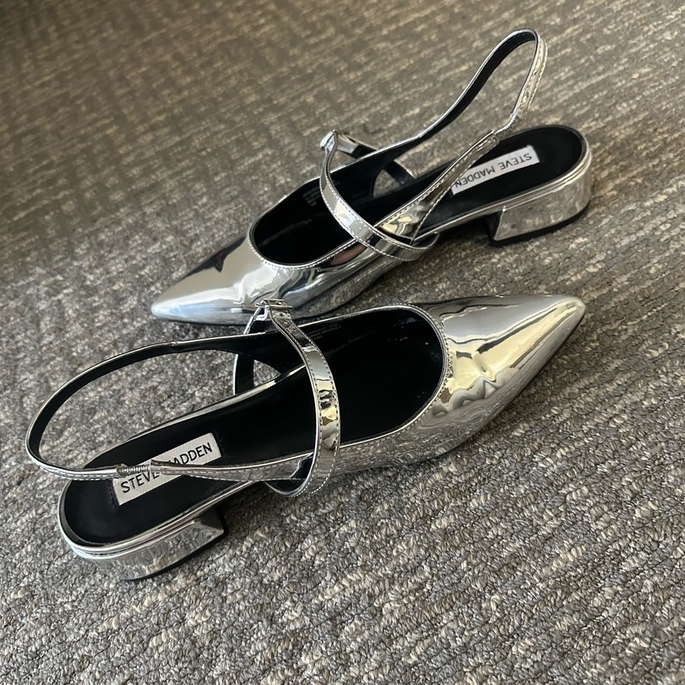 Steve Madden Silver Metallic Sling Backs. Size: 8.5.